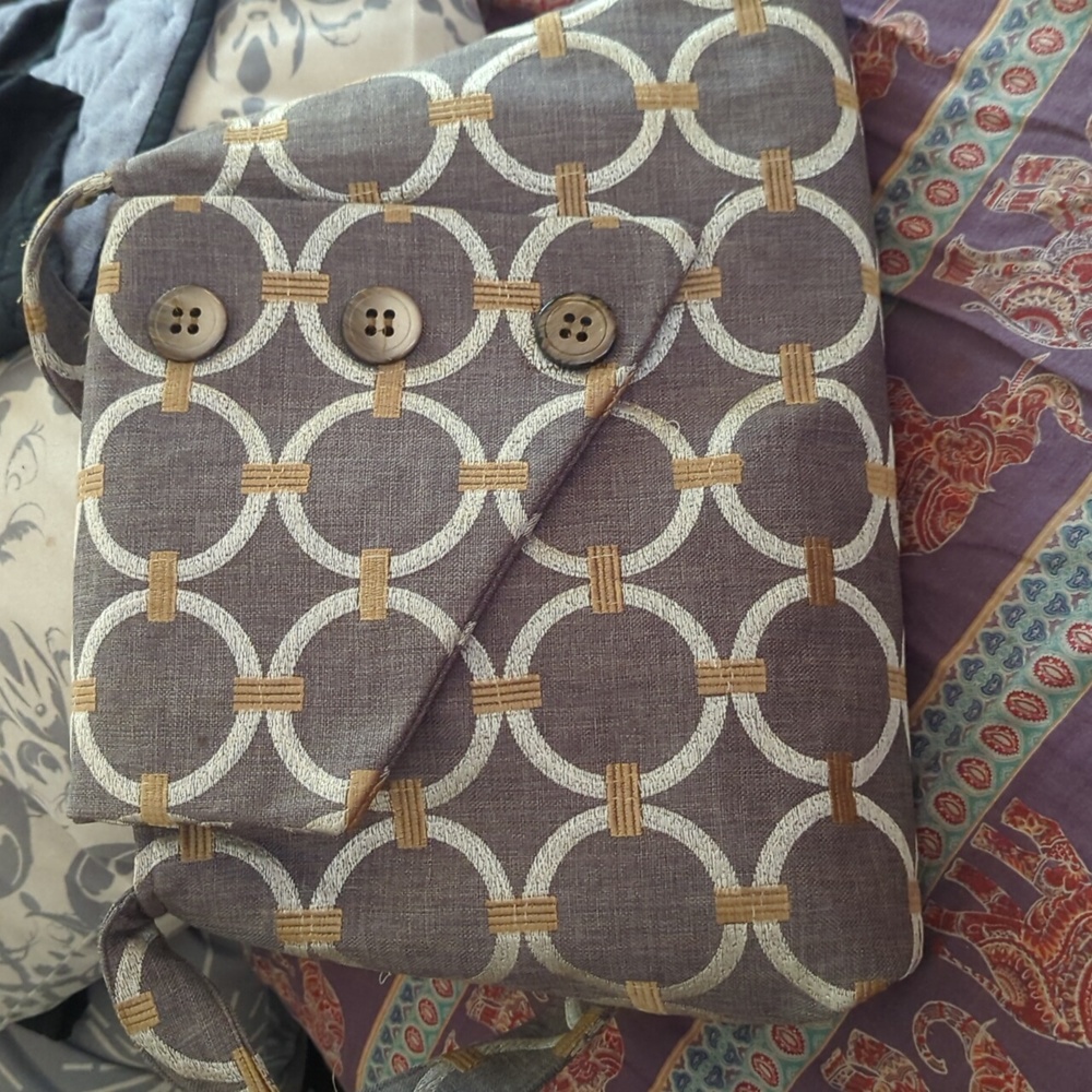 Quilted velcro purse